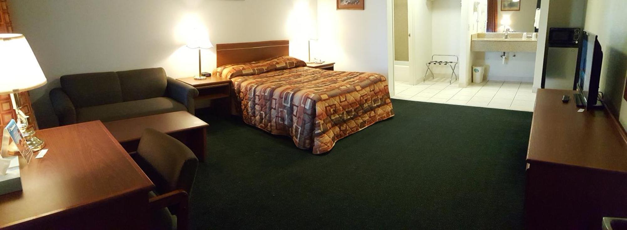 Deluxe Queen Room